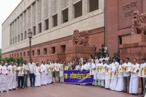 Monsoon Session: विपक्षी सांसदों ने ओम बिरला को लिखा पत्र, SIR पर की विशेष चर्चा की मांग 