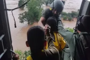 छत्तीसगढ़ के बस्तर में भारी बारिश बनी आफत: कार समेत चार बहे, टूटा कई गांवों का संपर्क