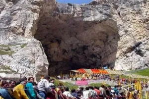 Amarnath Yatra:  अमरनाथ गुफा मंदिर की यात्रा आज स्थगित, खराब मौसम को देखते हुए उठाया गया यह कदम 