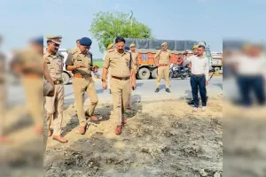 शाहजहांपुर: दस साल पहले हुआ था हंगामा, पुलिस करा रही थी गोवंश के अवशेषों से भरे ट्रक पास