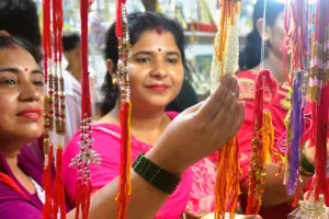 मुरादाबाद : शुभ मुहूर्त में राखी बांधकर बहनें मांगेंगी भाईयों की लंबी उम्र व सुख समृद्धि