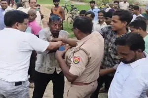 बाराबंकी: खाद की किल्लत से भड़के किसान, आत्मदाह का प्रयास