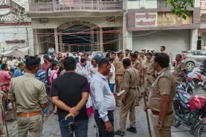 लखीमपुर खीरी : लव जिहाद प्रकरण: पुलिस की लापरवाही से भड़का बवाल, कोतवाली का घंटों घेराव