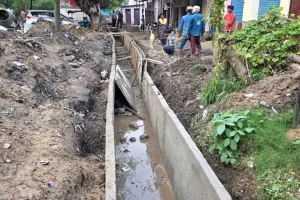 पीलीभीत: एक और निर्माणाधीन नाले ने कराई फजीहत, एक तरफ का हिस्सा गिरा...