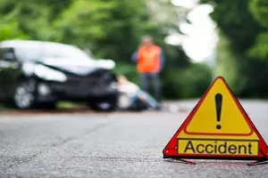 पीलीभीत : चार पहिया वाहन की टक्कर से पिता की मौत, बेटी गंभीर