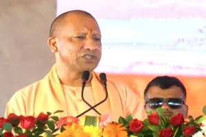  सीएम योगी ने अलीगढ़ में 186 विकास परियोजनाओं का किया लोकार्पण और शिलान्यास, कहा- स्वदेशी को बनाएं अपने जीवन का हिस्सा 