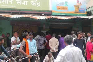 बाराबंकी: खाद की ओवररेटिंग से किसानों का इनकार, डीडी एजी को मिली वायरल वीडियो की जांच