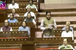 मानसून सत्र: विपक्ष के हंगामे के बीच पोत परिवहन विधेयक राज्यसभा में पास, बैठक दिन भर के लिए स्थगित 