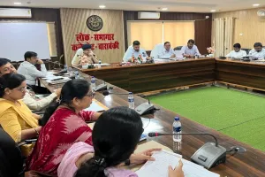 बाराबंकी: लापरवाह अधिकारियों को नोटिस, वेतन भी रोका गया, राजस्व वसूली और प्रवर्तन कार्यों की समीक्षा बैठक में डीएम सख्त