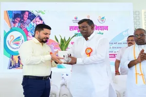 बाराबंकी: गांव के समग्र विकास से साकार होगा विकसित भारत का संकल्प, बोले प्रभारी मंत्री सुरेश राही