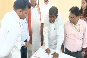 बाराबंकी: स्वास्थ्य सेवाओं में नहीं चलेगी लापरवाही, महादेवा स्वास्थ्य केंद्र का निरीक्षण कर बोले मंत्री