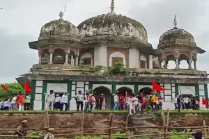 फतेहपुर विवाद: मकबरे के एक किलोमीटर के दायरे में सभी सड़कें बंद, पुलिस ने बढ़ाई सुरक्षा, ड्रोन से कर रही निगरानी 