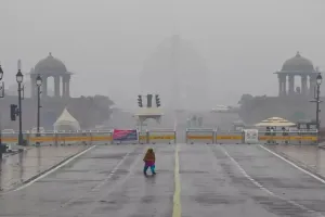 Delhi Rain: दिल्ली में सुबह से झमाझम बारिश, जलभराव से यातायात ठप, मौसम विभाग ने जारी किया ‘ओरेंज’ अलर्ट