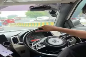 भैया प्लीज रोक दो...  चेकिंग से बचने के लिए कैब ड्राइवर ने भगाई कार, परिवार लगाता रहा गुहार, पुलिस ने लगाया 30000 का जुर्माना