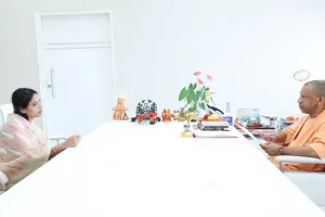 सपा से निष्कासित विधायक पूजा पाल जल्द थाम सकती हैं भाजपा का दामन, CM योगी से मुलाकात