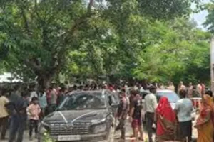 सीतापुर में सेप्टिक टैंक में गिरा बच्चा, बचाने उतरे तीन लोगों की मौत! बच गया बच्चा  