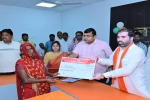 बाढ़ पीड़ितों के हर संकट में साथ खड़ी सरकार- सतीश शर्मा