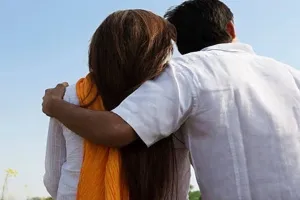 प्यार किया तो डरना क्या... 7 बच्चों की मां 22 वर्षीय प्रेमी के साथ हुई फरार, बच्चे और पति परेशान