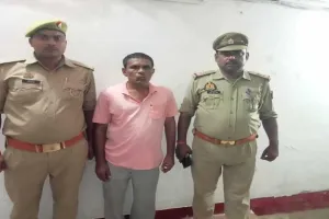 बांदा में कुल्हाड़ी से काट कर पत्नी की हत्या करने का आरोपी पति गिरफ्तार, इलाके में हड़कंप 