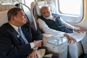 प्रधानमंत्री मोदी ने जापानी पीएम के साथ बुलेट ट्रेन में किया सफर, भारतयी चालक दलों से की मुलाकात