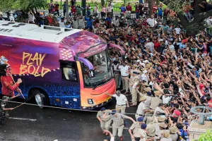 बेंगलुरु भगदड़ के पीड़ित परिवारों को RCB देगा 25-25 लाख रुपये की आर्थिक सहायता, 11 की हुई थी मौत