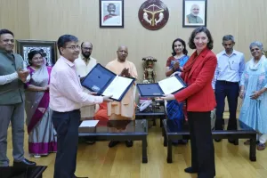 Atal Bihari Vajpayee Scholarship: अब इंग्लैंड में पढ़ेंगे यूपी के स्टूडेंट... यूपी सरकार देगी ब्रिटेन में पढ़ाई का पूरा खर्च, जानें योजना की खास बातें