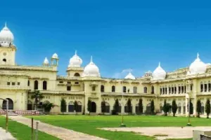 Luckonw University शिक्षक की सोशल मीडिया पोस्ट से छात्रों में आक्रोश, हसनगंज थाने में एफआईआर दर्ज करने की मांग