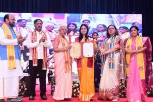 Gorakhpur University: गोरखपुर विश्वविद्यालय में 161 विद्यार्थियों को पदक व 301 शोधार्थियों को पीएचडी उपाधि मिली