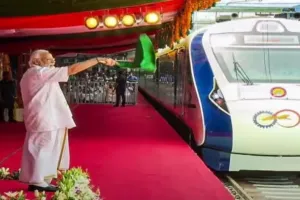 बेंगलुरु को पीएम मोदी की खास सौगात, आज मिलेंगी तीन वंदे भारत एक्सप्रेस ट्रेन, जानें Details