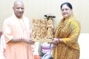 Lucknow News: BJP में बड़ी जिम्मेदारी मिलने की सरगर्मी के बीच योगी से मिलीं वसुंधरा राजे