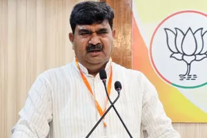 भारत को तीसरी अर्थव्यवस्था बनाने लिए स्वदेशी अपनाएं: धर्मपाल