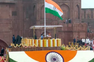 79th Independence Day: लाल किले पर स्वतंत्रता दिवस समारोह में विभिन्न क्षेत्रों के 5,000 से अधिक विशिष्ट अतिथि हुए शामिल 