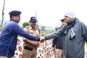 CM धामी ने भराड़ीसैंण में सुबह की सैर के दौरान जांची सुरक्षाकर्मियों की सुविधाएं, सोशल मीडिया पर वायरल हो रही वीडियो