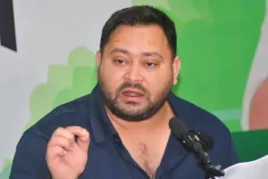 फर्जी EPIC नंबर विवाद: तेजस्वी यादव की बढ़ीं मुश्किलें, चुनाव आयोग ने शुरू की जांच