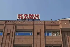 केजीएमयू गेट से मरीज को निजी अस्पताल ले गए दलाल... मरीज की हालत बिगड़ी, बंधक बनाकर वसूले रुपए