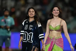 UP T20 League: लीग के उद्घाटन समारोह में तमन्ना, दिशा और सुनिधि ने मचाया धमाल, Performance से फैन्स को किया मंत्रमुग्ध, देखें Photos