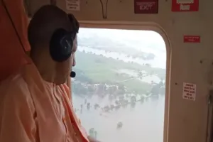 बाढ़ प्रभावित लोगों को न होने पाए असुविधा, बोले योगी- प्रभावितों को उपलब्ध कराए भोजन और स्वास्थ्य सेवा