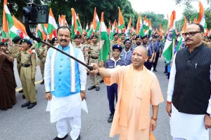 UP में सीएम योगी ने की ‘हर घर तिरंगा’ अभियान की शुरुआत, कहा- ये है राष्ट्रीय गौरव का प्रतीक 