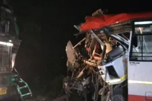 जौनपुर में भीषण सड़क हादसा, रोडवेज बस और ट्रक की टक्कर, पांच लोगों की मौत, 15 घायल