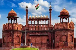 स्वतंत्रता दिवस से पहले लाल किले की सुरक्षा में बड़ी चूक, 7 पुलिसकर्मी निलंबित, 5 बांग्लादेशी गिरफ्तार