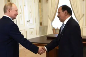 India Oil Trade: अमेरिका के साथ तनाव के बीच रूस पहुंचे NSA अजीत डोभाल, भारत-रूस के बीच हो सकता है बड़ा तेल समझौता