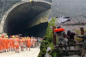 उत्तरकाशी पहुंचे CM पुष्कर सिंह धामी, लोगों से की बातचीत... हर संभव मदद करने का दिया आश्वासन, PM मोदी ने भी जाना हाल