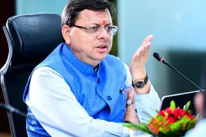 सीएम धामी ने अधिकारियों के साथ वीडियो क्रांफ्रेस के जरिए की बैठक: पूरी टीम को सतर्कता बरतने को कहा, दिए ये निर्देश