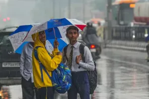 UP Weather: लखनऊ समेत पूरे यूपी में मानसून का रौद्र रूप! अगले 48 घंटे भारी बारिश और वज्रपात की चेतावनी