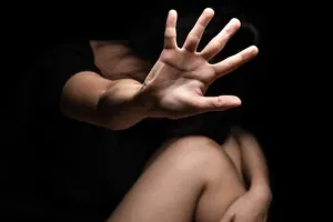  मशहूर गायिका के पति पर मुकदमा, शादी का झांसा देकर किया दुष्कर्म  