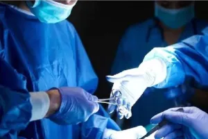 लोहिया संस्थान में डायलिसिस के दौरान फटी मरीज के दिमाग की नस, परिजनों ने लगाया लापरवाही का आरोप