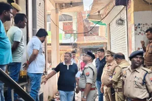 रायबरेली में दिनदहाड़े फायरिंग: दुकान पर कब्जे को लेकर दो पक्षों में झड़प, 9 लोग घायल