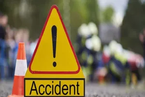 मिर्जापुर में भीषण सड़क हादसा: ट्रक की टक्कर से गलत साइड पर चला रहे बाइक सवार युवकों की मौत, चालक की तलाश जारी