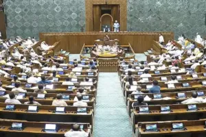 मॉनसून सत्र का आखिरी दिन: भारी हंगामे के बीच अनिश्चितकाल के लिए स्थगित हुई लोकसभा की कार्यवाही 