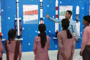 अब यूपी से होगा फ्यूचर साइंटिस्ट, स्पेस आन व्हील्स बस के माध्यम बच्चों तक पहुंचेगी मोबाइल प्रयोगशाला